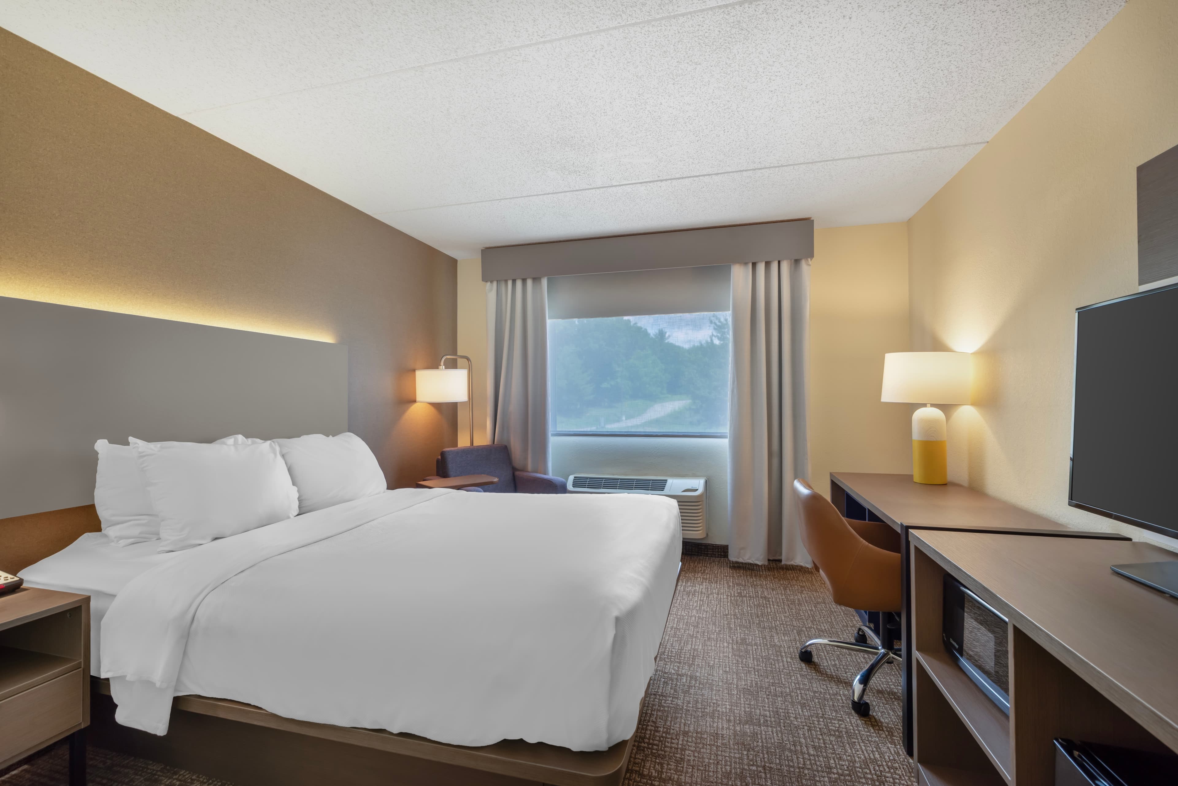 Comfort Inn & Suites Butler - Image 3