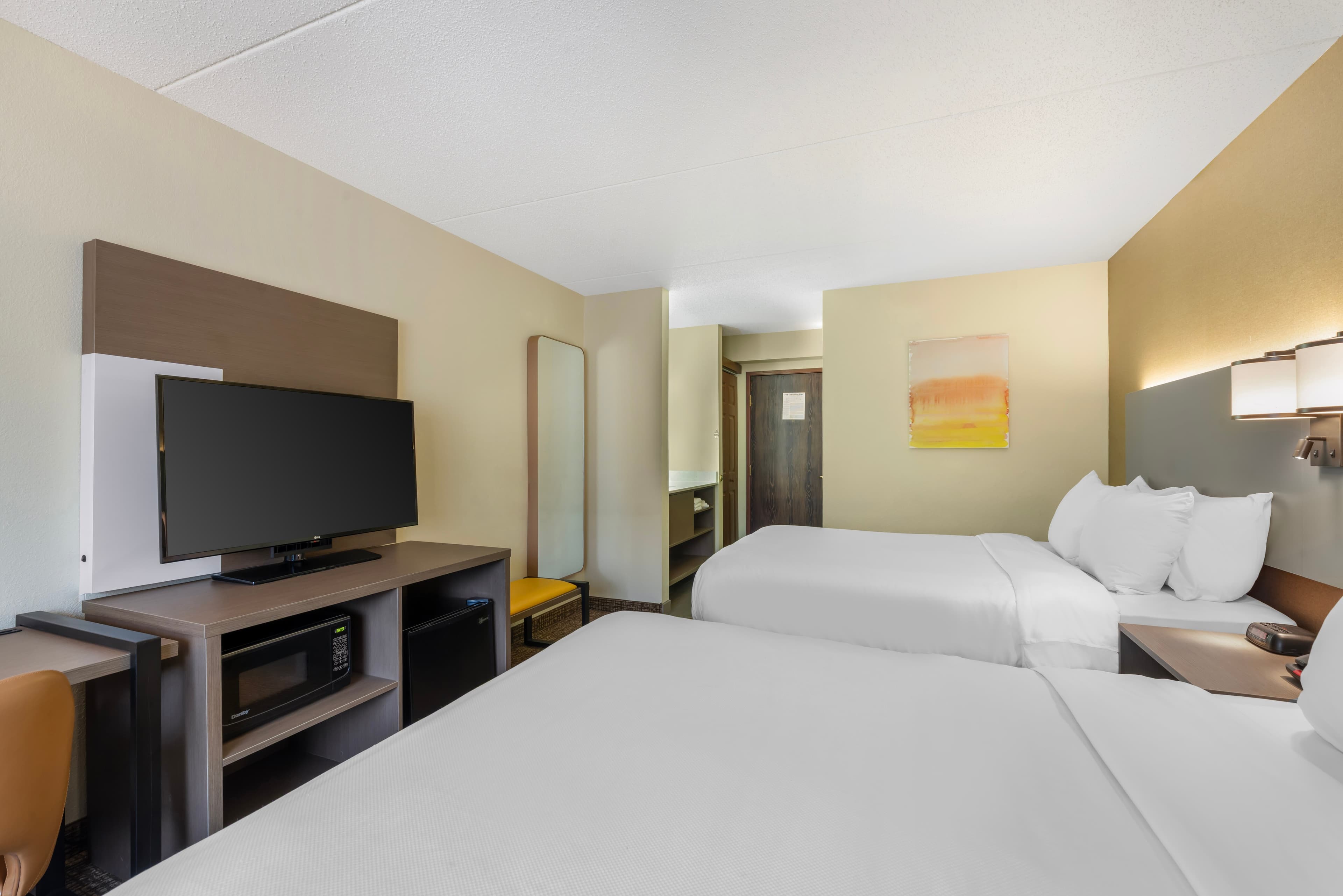 Comfort Inn & Suites Butler - Image 4