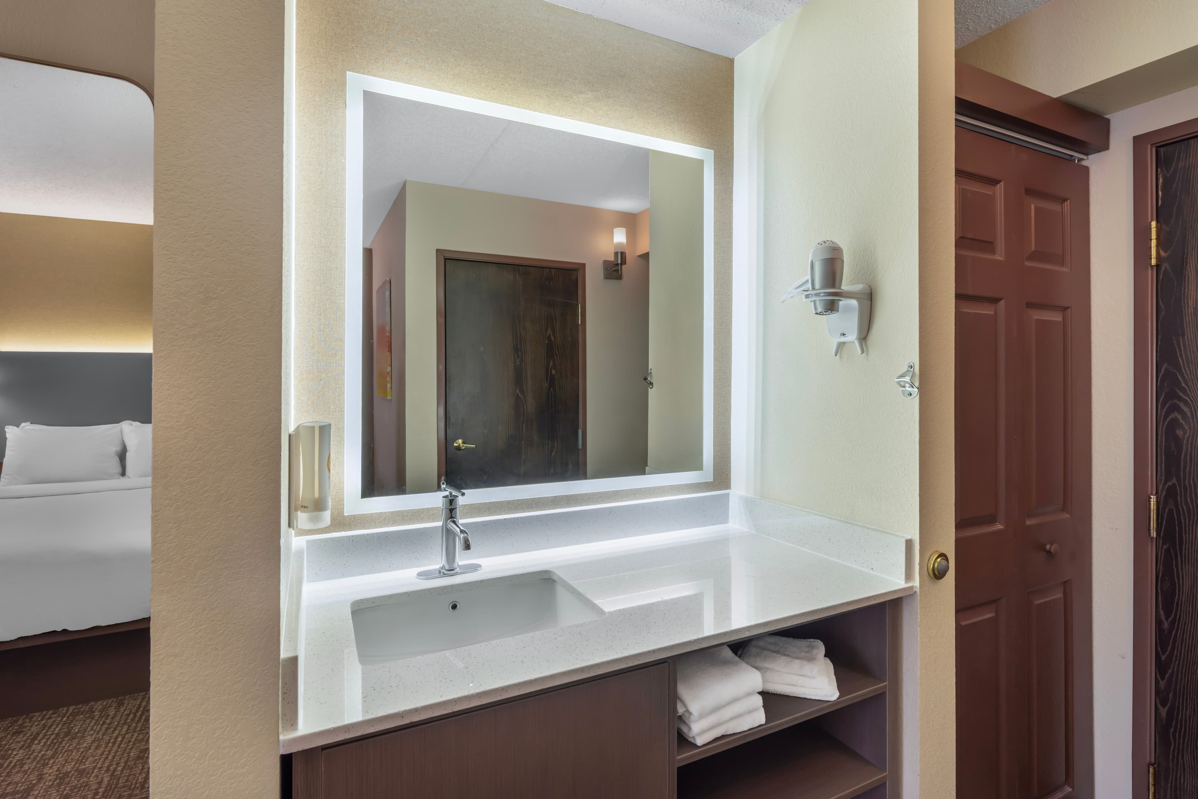 Comfort Inn & Suites Butler - Image 5