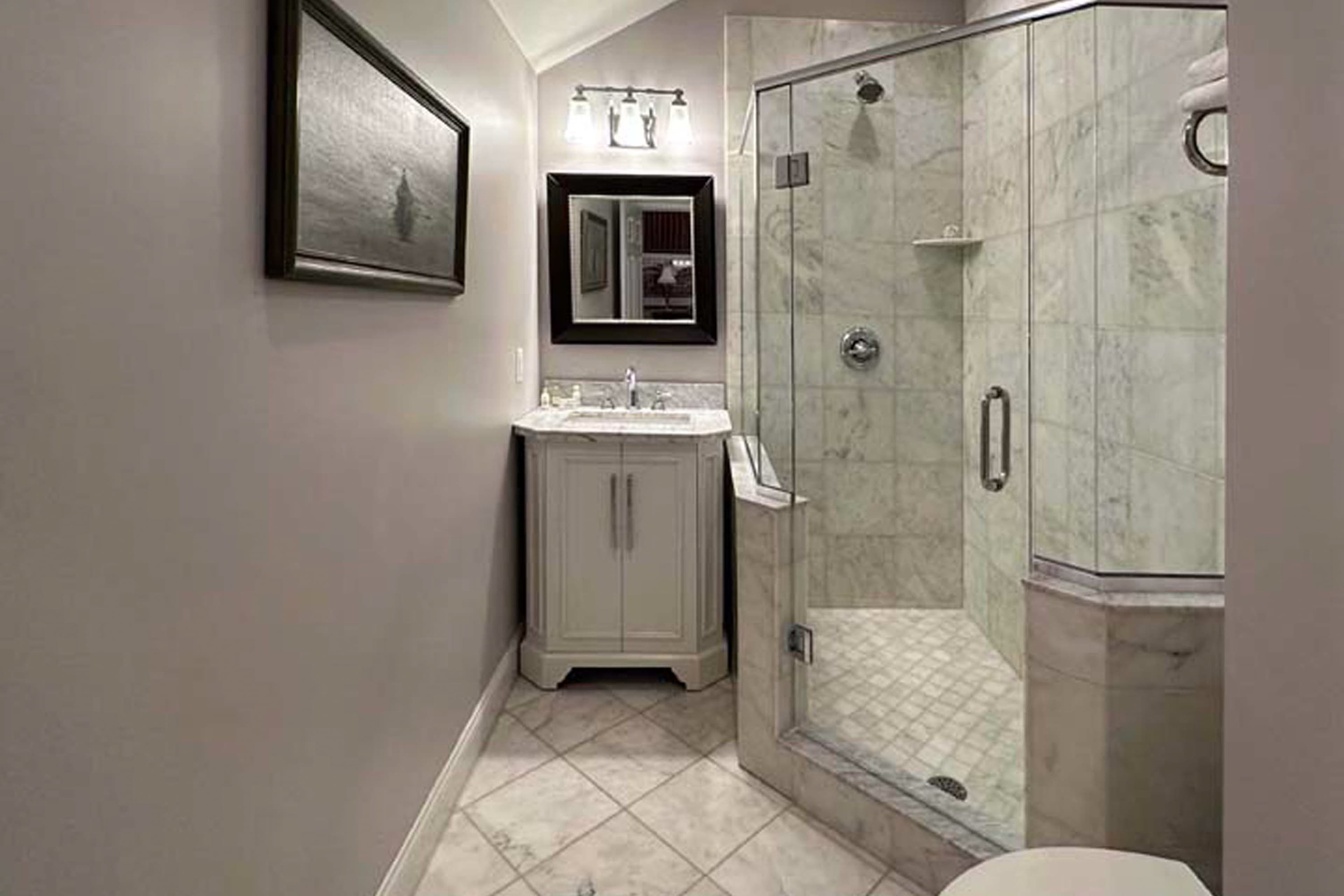 1 King Bed, Penthouse - Image 4