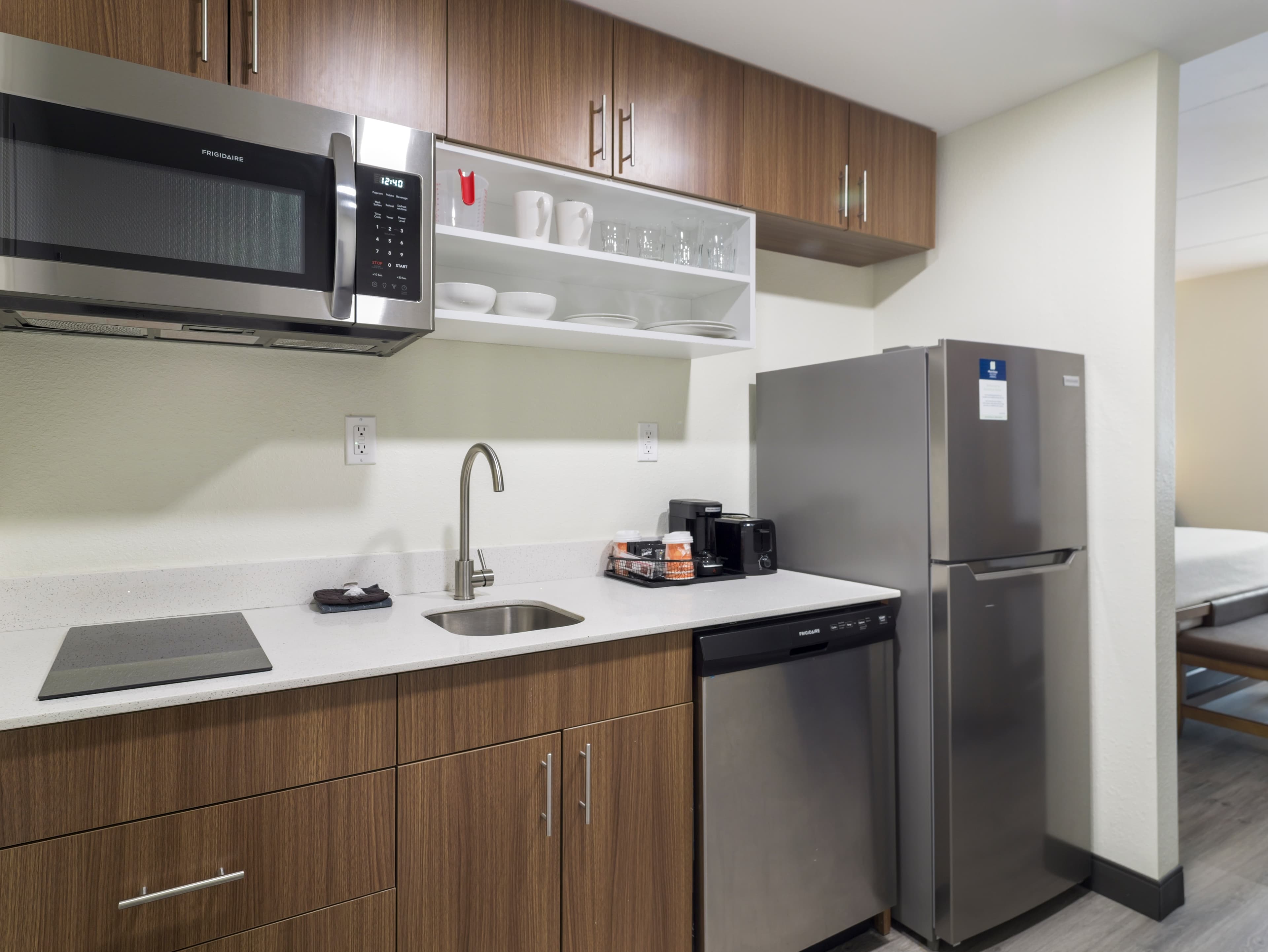 2 Single Beds, Full Kitchen - Image 7