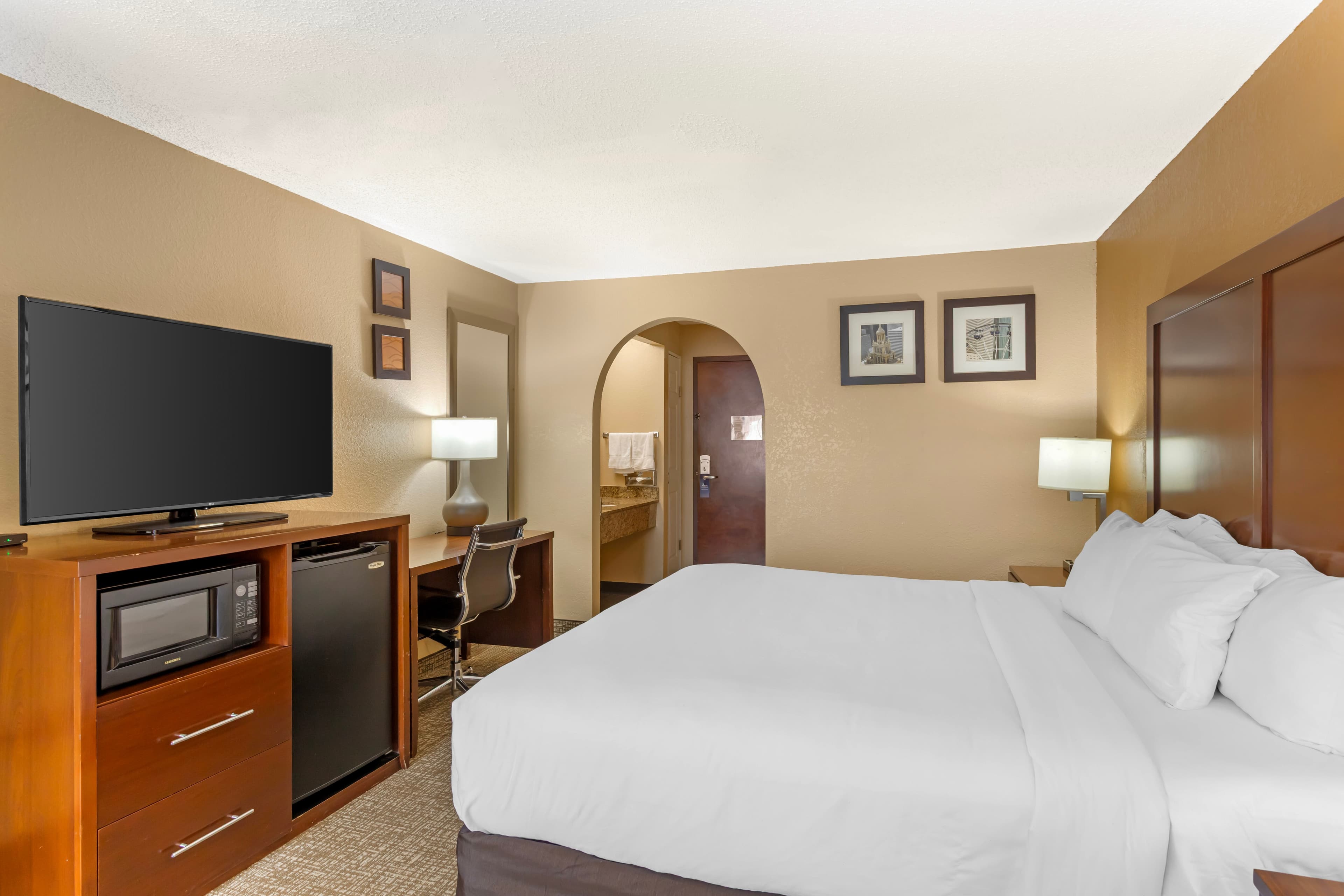 Comfort Inn North Conroe - Image 4