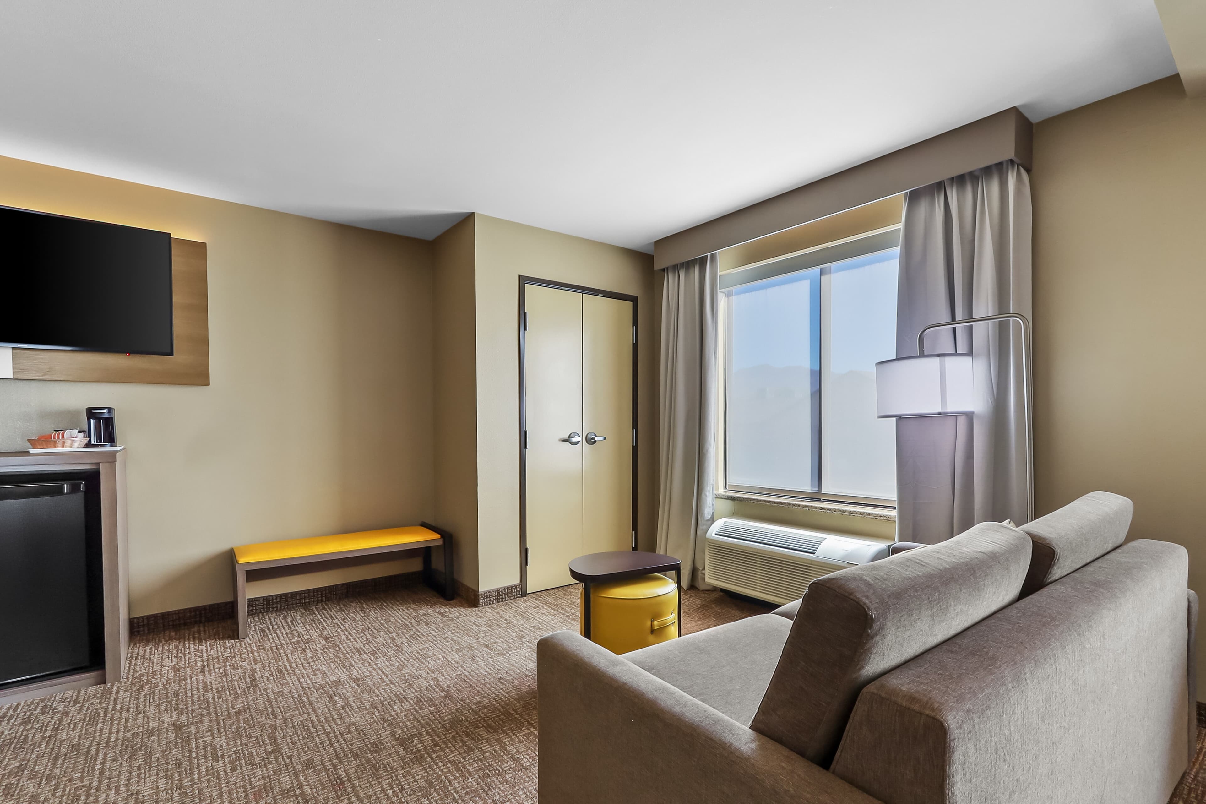 2 Queen Beds, Mobility Accessible, Sofa Bed - Image 3