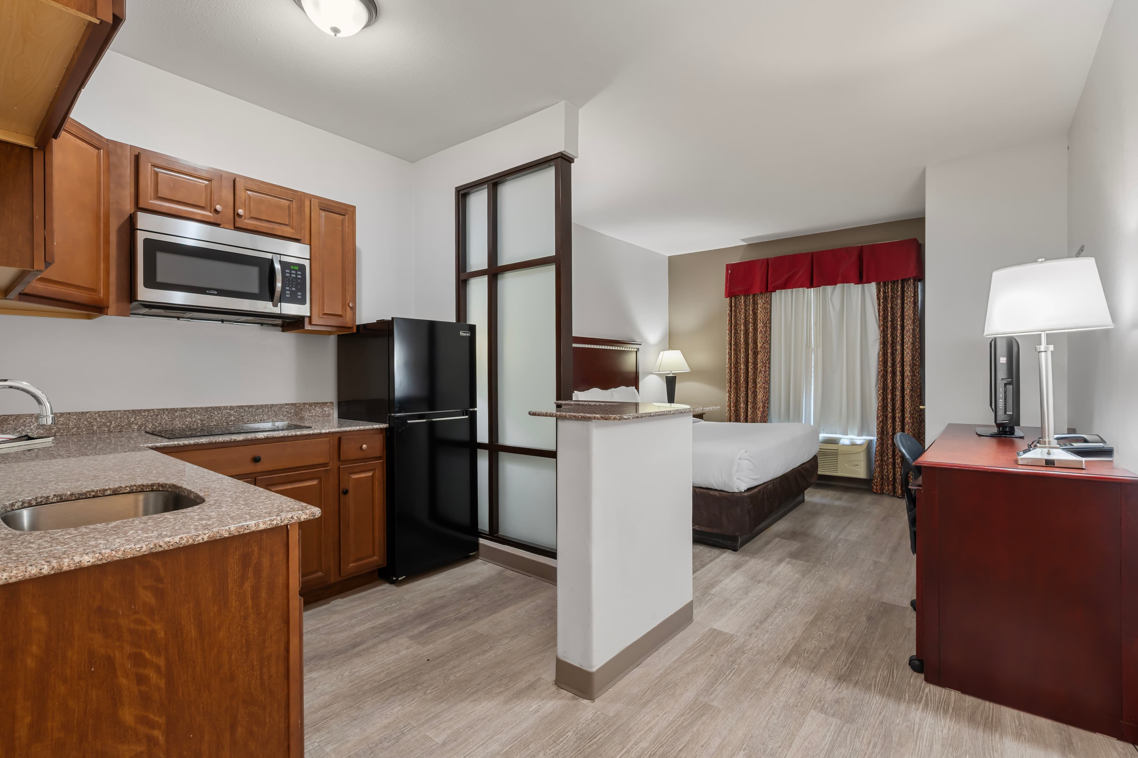 Comfort Suites Lake Worth - Image 2