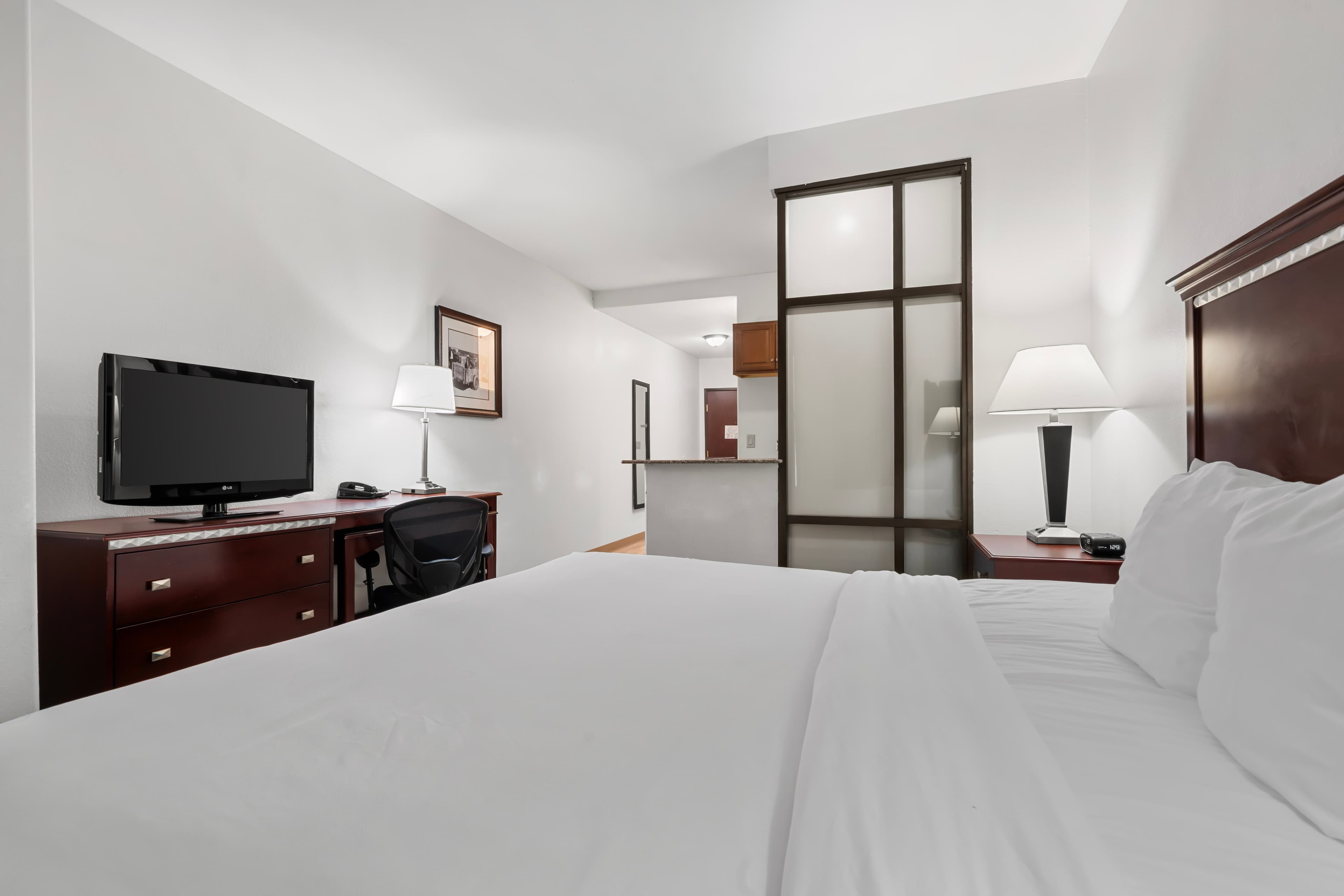 Comfort Suites Lake Worth - Image 4
