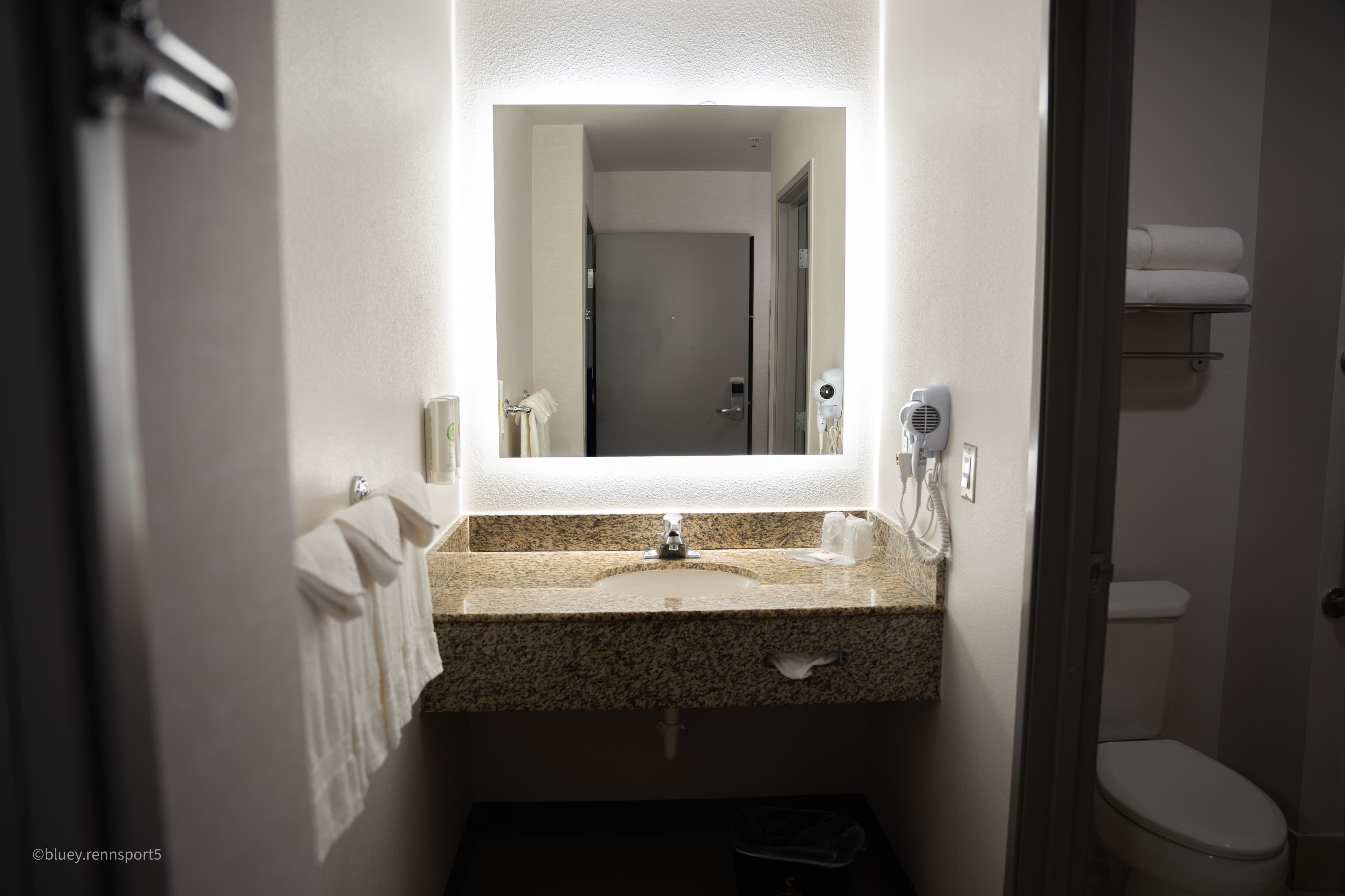1 King Bed, 1 Room Suite, Sofa Bed - Image 6