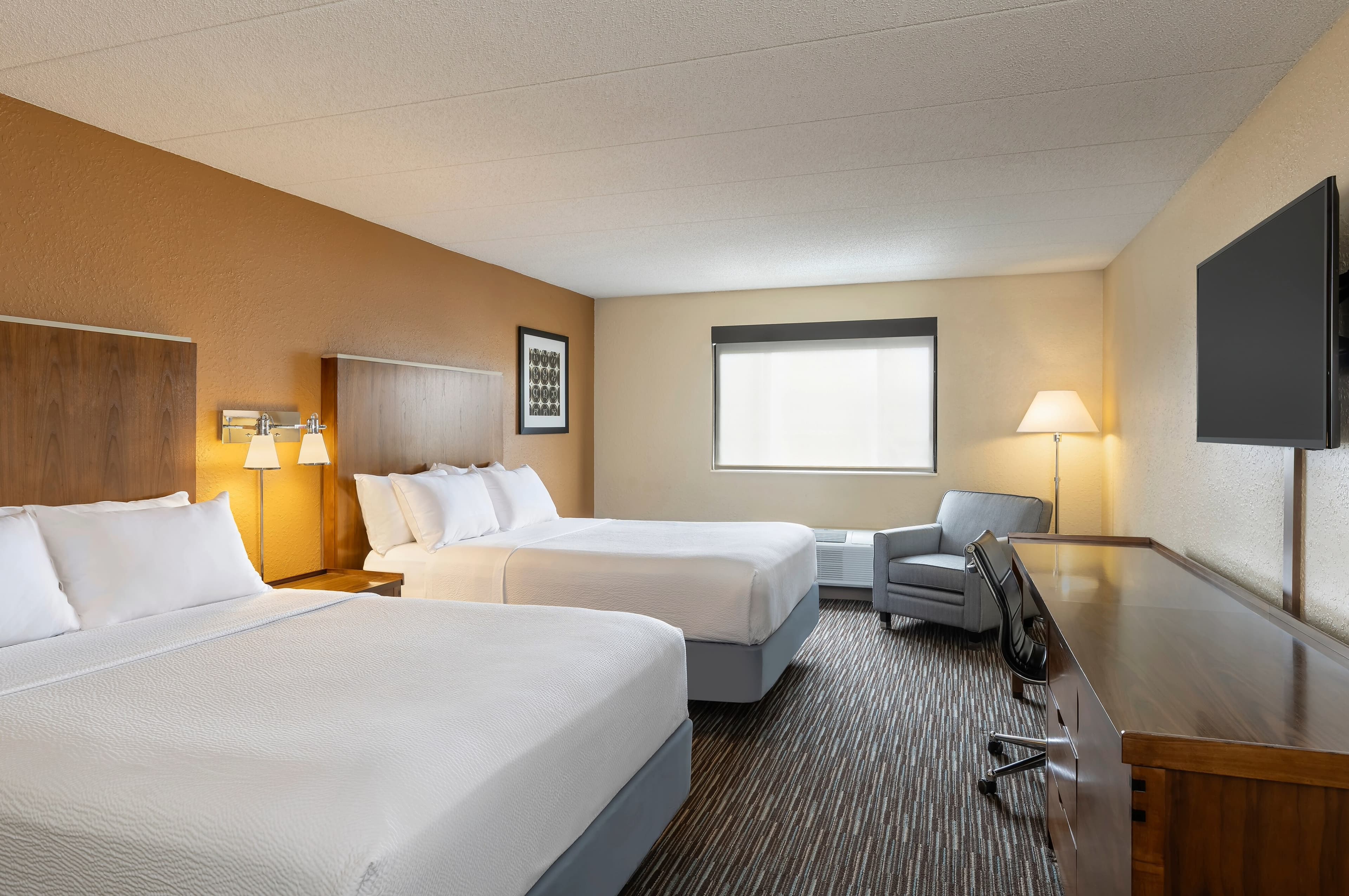 Royle Hotel Milwaukee Airport - Image 5