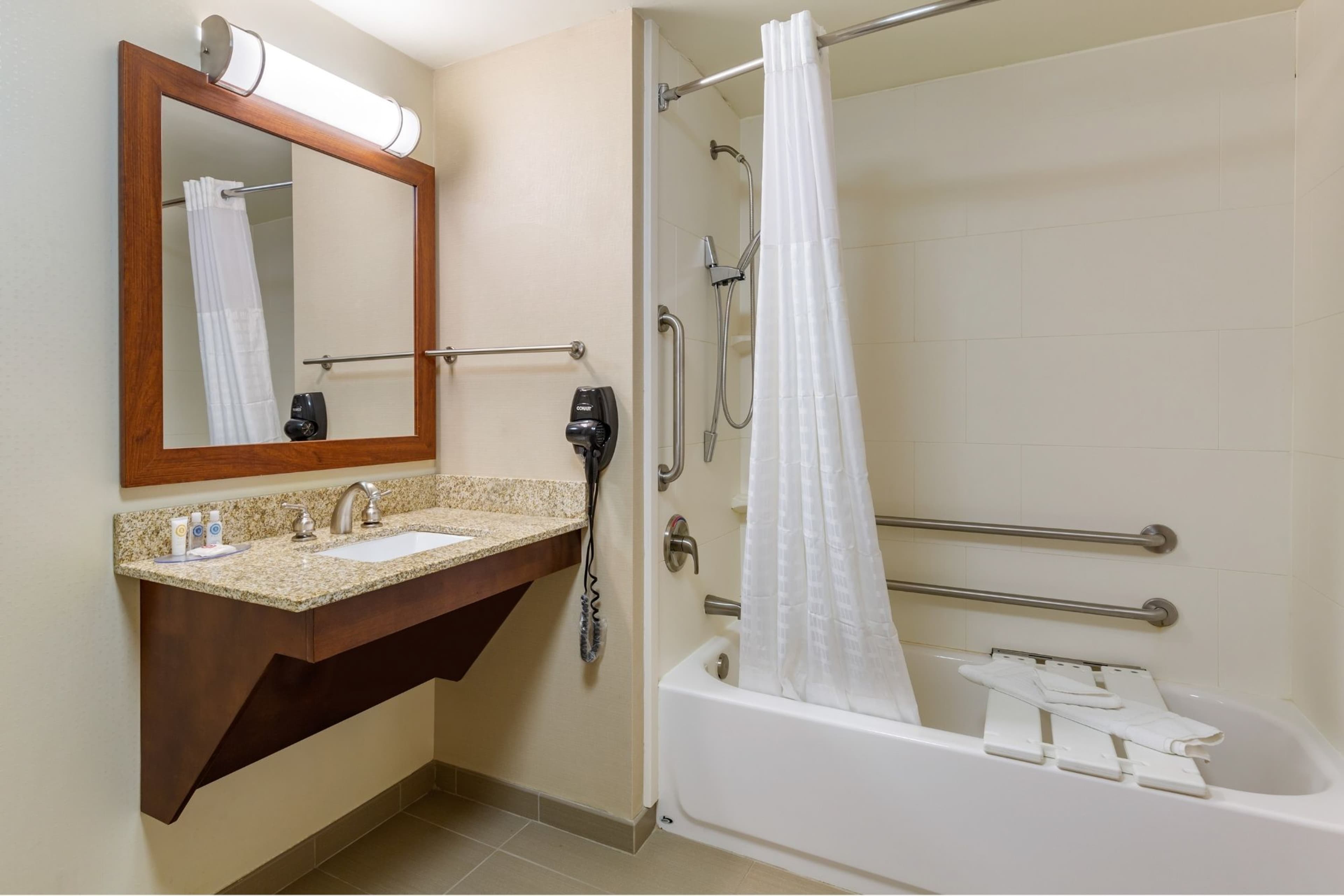 Comfort Inn Aikens Center - Image 5