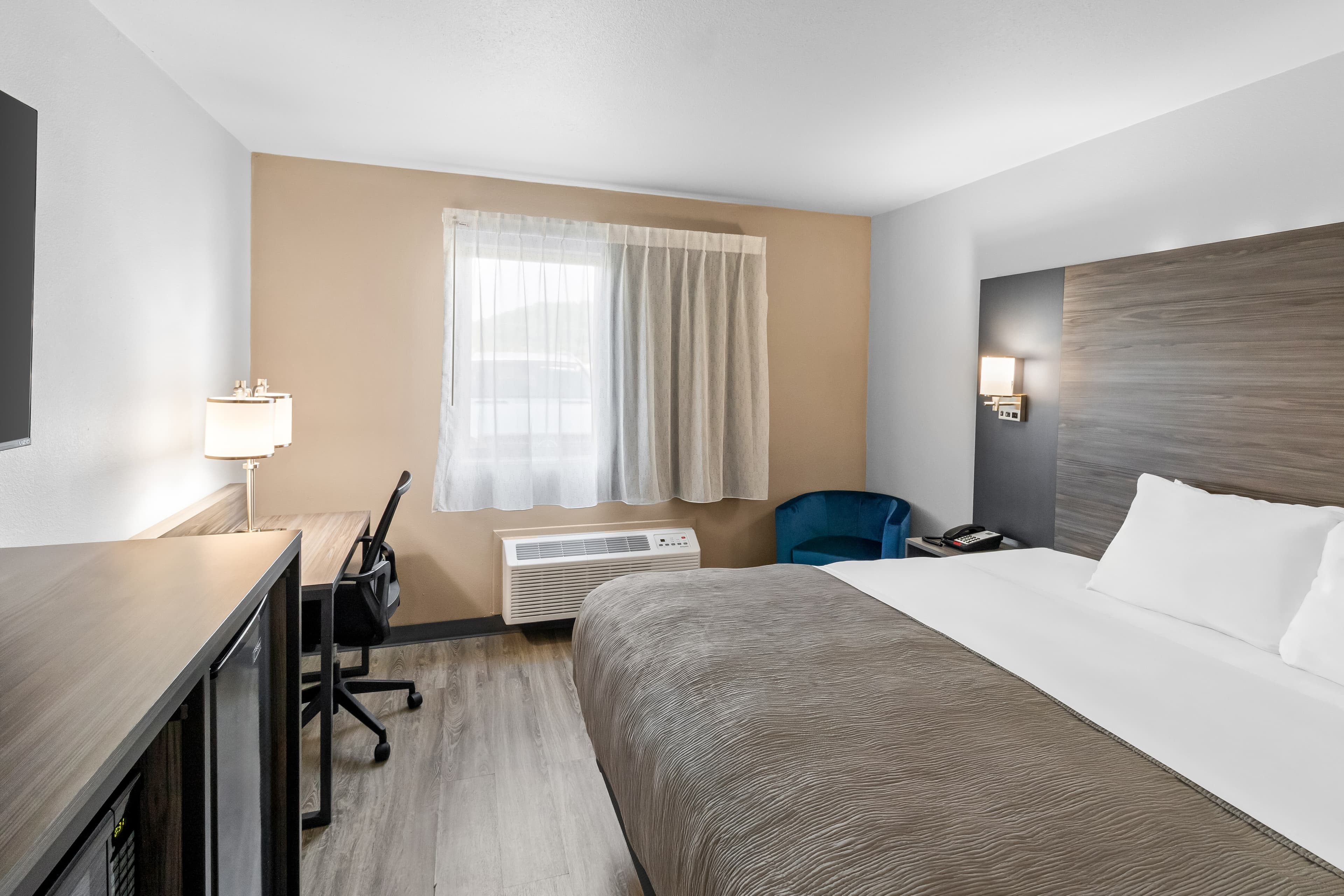 Quality Inn - Image 4